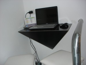 Tavolo design in ferro per abitazione privata